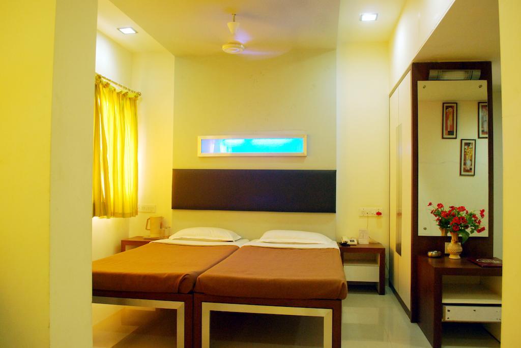 Hotel Sagar Kinara Mālvan Habitación foto