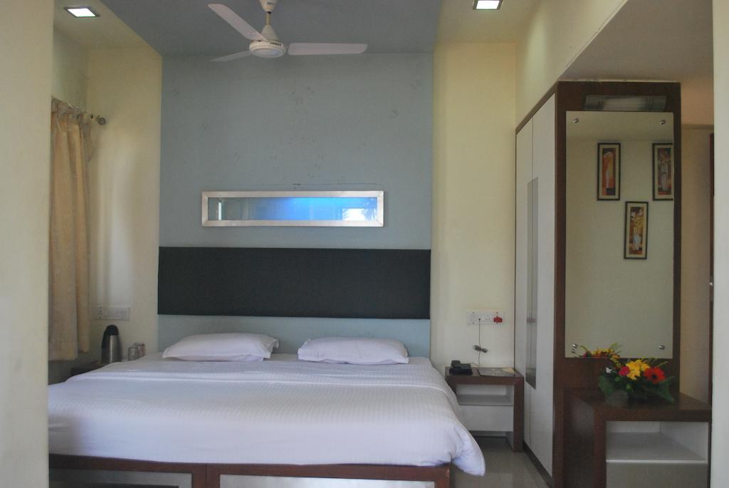 Hotel Sagar Kinara Mālvan Habitación foto